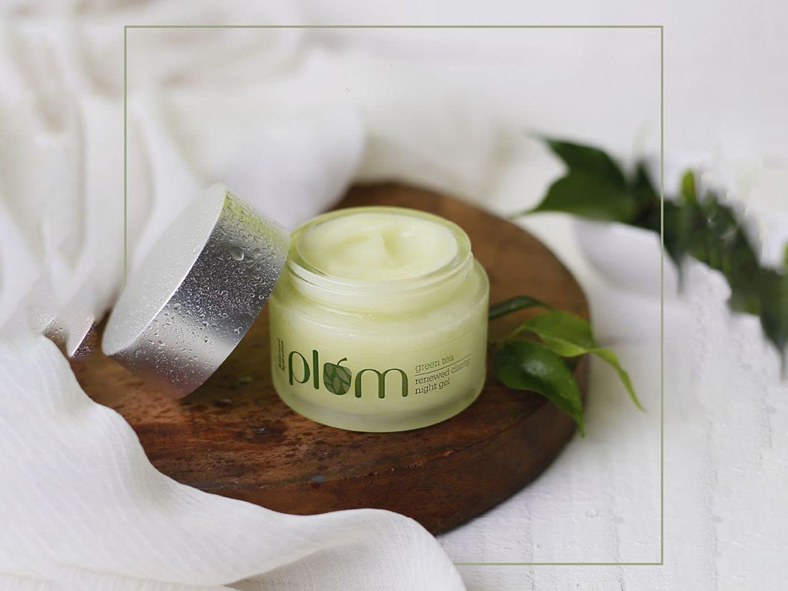 Plum Green Tea Renewed Clarity Night Gel For Balanced Hydration